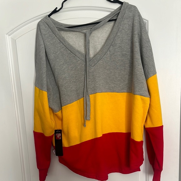 Women’s Chiefs Official Apparel Sweatshirt- - Picture 2 of 9